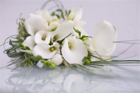 Flowers on Glass table tied up Photographie de stock - Aubaine LD & Abonnement, Code: 400-04675607