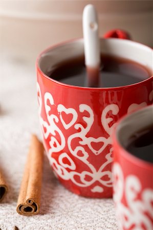 simsearch:400-07321770,k - Hot aromatic Christmas drink, mulled red wine, Christmas glogg, with cinnamon sticks Foto de stock - Super Valor sin royalties y Suscripción, Código: 400-04675791