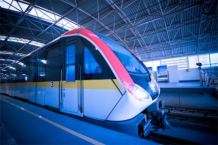 train,stop in the railway station shanghai china. Fotografie stock - Microstock e Abbonamento, Codice: 400-04676483