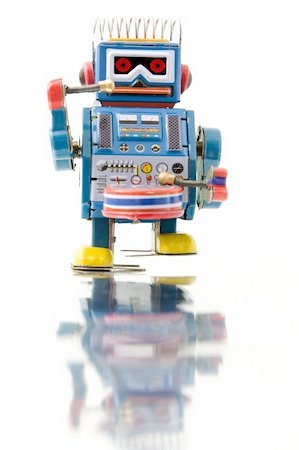 simsearch:400-07511289,k - retro robot toy and reflection Fotografie stock - Microstock e Abbonamento, Codice: 400-04677226