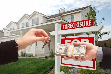 eviction - Handing Over Cash For House Keys in Front of House and Foreclosure Sign Stock Photo - Budget Royalty-Free & Subscription, Code: 400-04677266