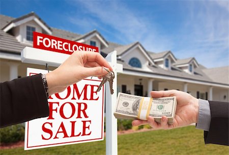 eviction - Handing Over Cash For House Keys in Front of House and Foreclosure Sign Stock Photo - Budget Royalty-Free & Subscription, Code: 400-04677269