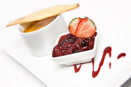 simsearch:400-04677383,k - creme brulee with forest fruits side Stock Photo - Budget Royalty-Free & Subscription, Code: 400-04677379