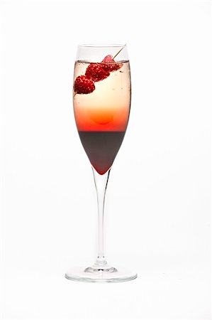 simsearch:400-04630409,k - Raspberry Cmapagne cocktail in flute Stock Photo - Budget Royalty-Free & Subscription, Code: 400-04677380