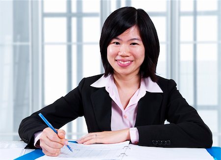 simsearch:400-05137517,k - A businesswoman sitting at the table with document. Foto de stock - Super Valor sin royalties y Suscripción, Código: 400-04678781