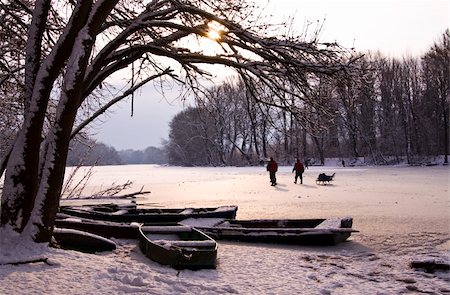 fesus (artist) - Winter lake landscape Stockbilder - Microstock & Abonnement, Bildnummer: 400-04679258