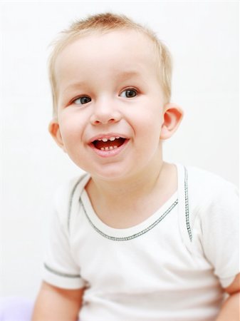 simsearch:400-04162652,k - Portrait of cute newborn laughing Stockbilder - Microstock & Abonnement, Bildnummer: 400-04679413