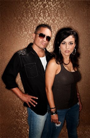 simsearch:400-04670594,k - Attractive Hispanic Couple Posing in Front of Gold Background Foto de stock - Super Valor sin royalties y Suscripción, Código: 400-04670579