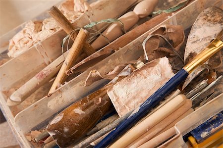 Clay forming implements collected in messy tool kit Fotografie stock - Microstock e Abbonamento, Codice: 400-04670623