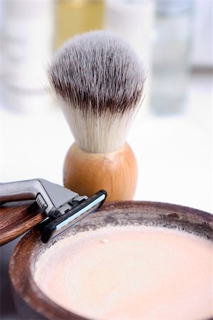 simsearch:400-04594366,k - Shaving brush and accessories in the background Photographie de stock - Aubaine LD & Abonnement, Code: 400-04671379