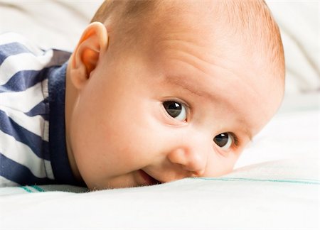 pape (religion) - Infant baby Photographie de stock - Aubaine LD & Abonnement, Code: 400-04672074