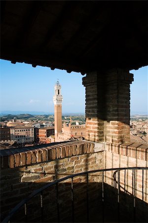 palazzo publico - High angle view of Piazza del Campo and surrounding buildings in Siena, Italy, seen from a covered rooftop vantage point. Vertical shot. Photographie de stock - Aubaine LD & Abonnement, Code: 400-04672094