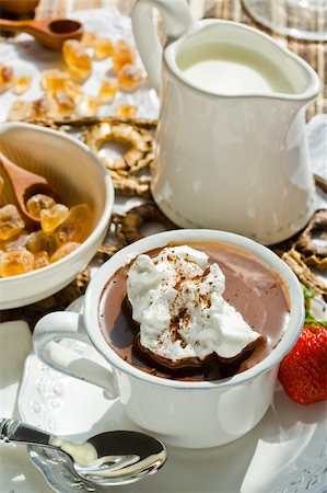 simsearch:400-04781520,k - Hot chocolate served with milk and sugar Photographie de stock - Aubaine LD & Abonnement, Code: 400-04672590