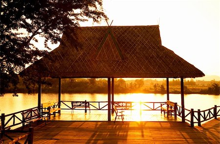 simsearch:400-04170404,k - Yellow sunset over the summerhouse on the river Stock Photo - Budget Royalty-Free & Subscription, Code: 400-04672818