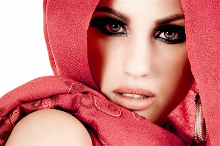 simsearch:400-04672924,k - Attractive young woman with her hands to her face and wearing a red shawl. Vertical shot. Foto de stock - Royalty-Free Super Valor e Assinatura, Número: 400-04672915