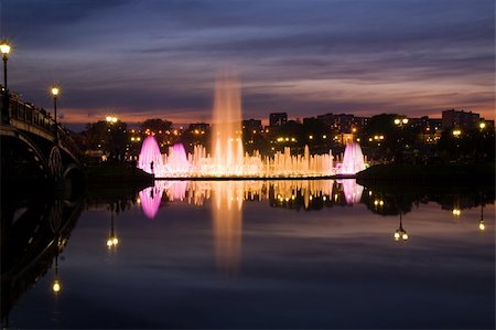 Big Fountain in Tsaritsyno Park, Moscow. Russia Foto de stock - Super Valor sin royalties y Suscripción, Código: 400-04672988