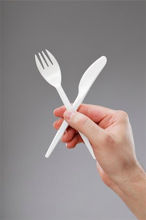 polystyrène - Hand holding white disposable plastic fork and knife Foto de stock - Super Valor sin royalties y Suscripción, Código: 400-04673270