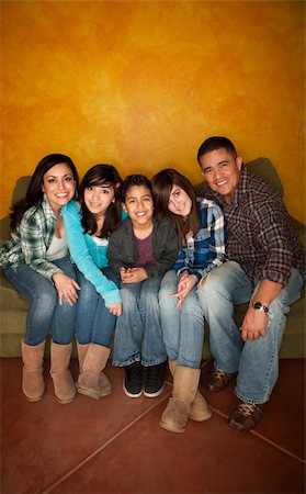 simsearch:400-06366240,k - Attractive Hispanic Family Sitting on a Green Couch Stockbilder - Microstock & Abonnement, Bildnummer: 400-04684154