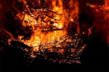 pontuse (artist) - Huge Fire in the forest or jungle Stockbilder - Microstock & Abonnement, Bildnummer: 400-04684318