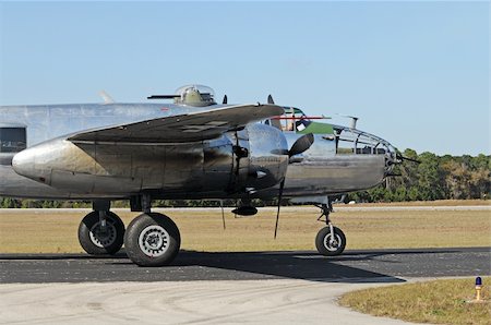 World War II era American bomber taxiing Stock Photo - Budget Royalty-Free & Subscription, Code: 400-04684441