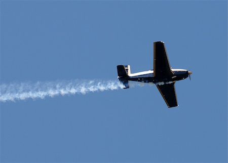 simsearch:400-05001442,k - Propeller airplane flying at high altitude with smoke Foto de stock - Royalty-Free Super Valor e Assinatura, Número: 400-04684455