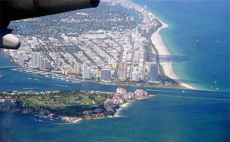 florida city beaches - Aerial view of Miami Beach, Florida from airplane Foto de stock - Super Valor sin royalties y Suscripción, Código: 400-04684453