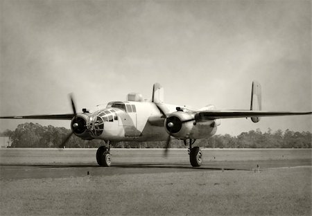 World War II era US bomber landing Photographie de stock - Aubaine LD & Abonnement, Code: 400-04684474