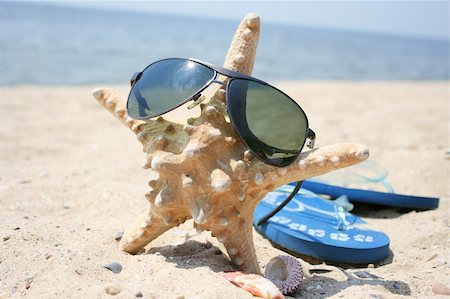 pink flip flops beach - Pretty flip flop sandals on beach by starfish Stock Photo - Budget Royalty-Free & Subscription, Code: 400-04684661