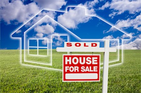 simsearch:400-07952800,k - Sold For Sale Real Estate Sign Over Clouds, Grass Field, Sky and House Icon. Fotografie stock - Microstock e Abbonamento, Codice: 400-04685620
