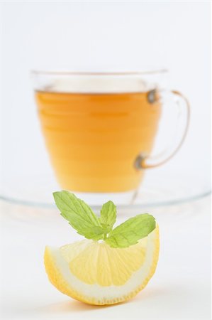 simsearch:400-04691031,k - Freshly made healthy mint tea with lemon Photographie de stock - Aubaine LD & Abonnement, Code: 400-04685918