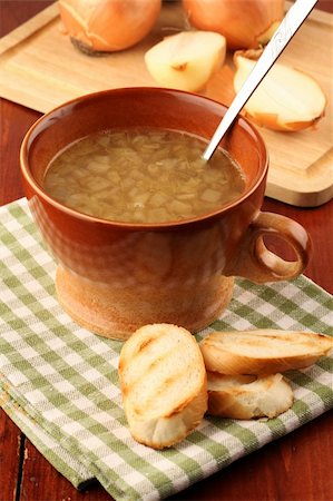 simsearch:400-08786286,k - Freshly made traditional healthy onion soup in a bowl Fotografie stock - Microstock e Abbonamento, Codice: 400-04685920