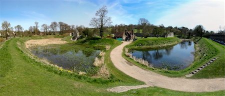 simsearch:400-06139000,k - moat around the ruins of berkhamsted castle in hertfordshire england Photographie de stock - Aubaine LD & Abonnement, Code: 400-04686367