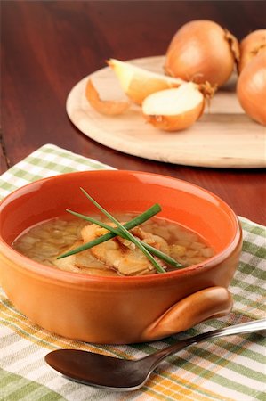simsearch:400-08786286,k - Freshly made traditional healthy onion soup in a bowl Fotografie stock - Microstock e Abbonamento, Codice: 400-04687286