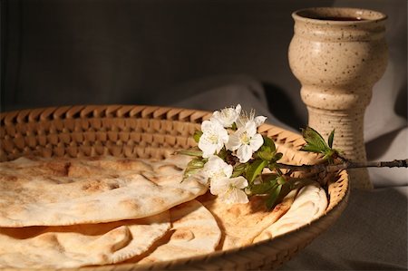 Chalice with red wine and pita bread in a basket Foto de stock - Royalty-Free Super Valor e Assinatura, Número: 400-04687283