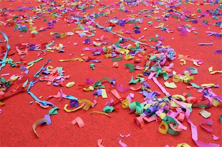 simsearch:400-04300855,k - Party abstract confetti over red background Foto de stock - Super Valor sin royalties y Suscripción, Código: 400-04689794