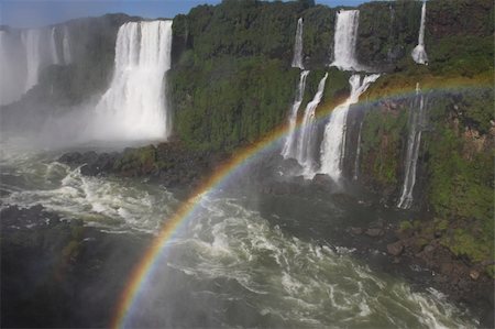 simsearch:400-04139881,k - Iguassu waterfalls with rainbow on a sunny day early in the morning. The biggest waterfalls on earth. Stockbilder - Microstock & Abonnement, Bildnummer: 400-04681175