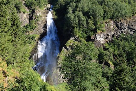 Norwegian Waterfalls on a sunny day Stockbilder - Microstock & Abonnement, Bildnummer: 400-04681199