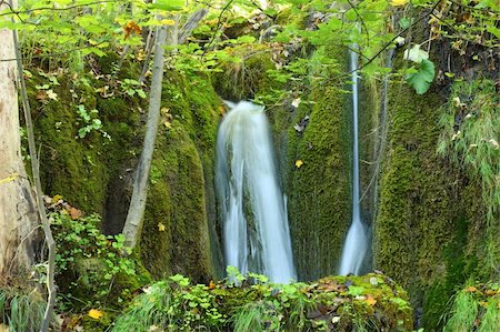 simsearch:6129-09057994,k - Waterfall in Plitvice National Park in Croatia Photographie de stock - Aubaine LD & Abonnement, Code: 400-04681192