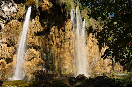 simsearch:6129-09057994,k - Waterfall in Plitvice National Park in Croatia Photographie de stock - Aubaine LD & Abonnement, Code: 400-04681193