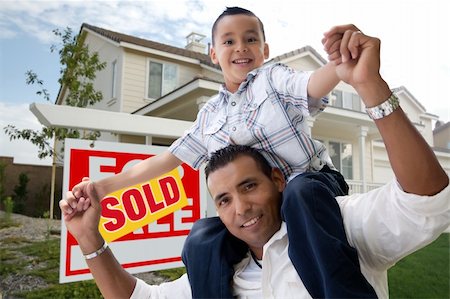 family with sold sign - Hispanic Father and Son in Front of Their New Home with Sold Home For Sale Real Estate Sign. Photographie de stock - Aubaine LD & Abonnement, Code: 400-04682119