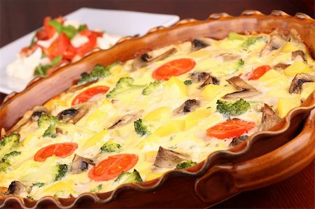 simsearch:400-07261302,k - Baking pan with vegetable gratin with eggs and cheese Photographie de stock - Aubaine LD & Abonnement, Code: 400-04683878