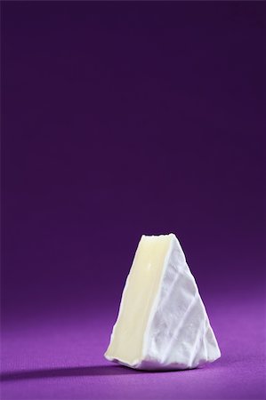 simsearch:400-06741554,k - Camembert cheese on purple background. Copy space. Foto de stock - Royalty-Free Super Valor e Assinatura, Número: 400-04694364