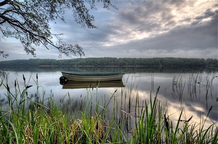 simsearch:400-04737108,k - a both a quiet morning at a lake Photographie de stock - Aubaine LD & Abonnement, Code: 400-04694536