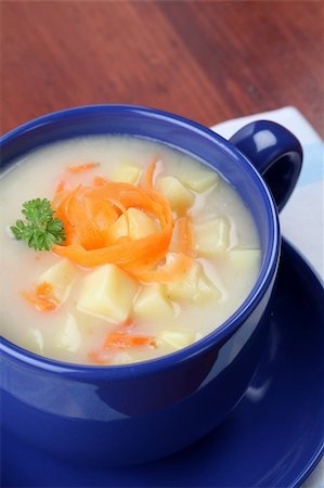simsearch:400-07261302,k - Delicious homemade potato soup with carrot Photographie de stock - Aubaine LD & Abonnement, Code: 400-04694545