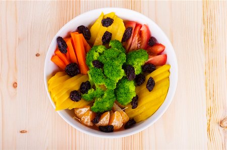 Upperdeck view fresh fruit and vegetable salad. Stock Photo - Budget Royalty-Free & Subscription, Code: 400-04695230