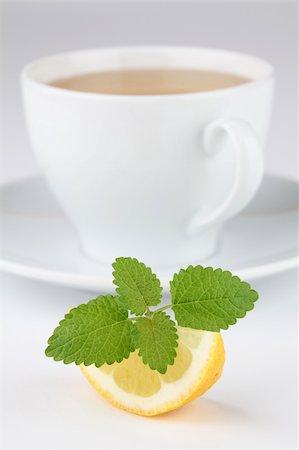 simsearch:400-04691031,k - Freshly made healthy lemon balm tea with lemon Photographie de stock - Aubaine LD & Abonnement, Code: 400-04695314
