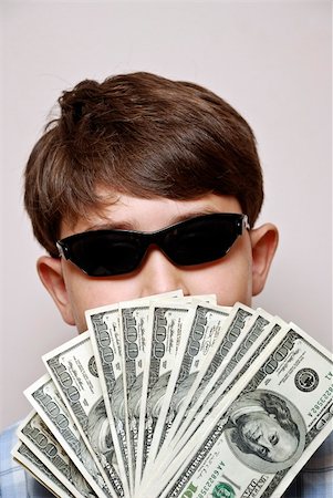 simsearch:400-05156727,k - Money Man.Boy holding a fan of one hundred dollar bills Foto de stock - Super Valor sin royalties y Suscripción, Código: 400-04696691