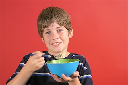 simsearch:400-05014700,k - young boy eating cereal Fotografie stock - Microstock e Abbonamento, Codice: 400-04697035