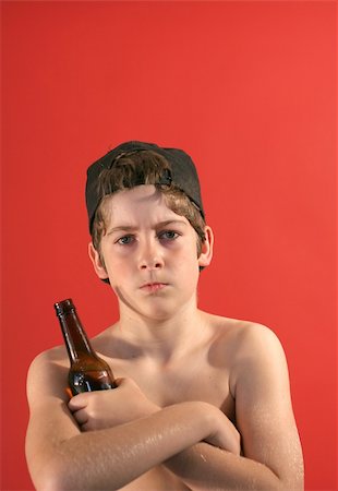 peer pressure - punk kid with a beer Photographie de stock - Aubaine LD & Abonnement, Code: 400-04697043