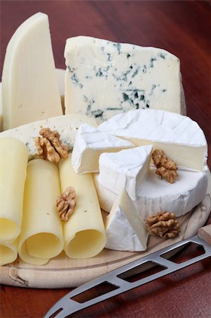 emmentaler cheese - Various kinds of cheese with walnuts on cutting board Stock Photo - Budget Royalty-Free & Subscription, Code: 400-04697116